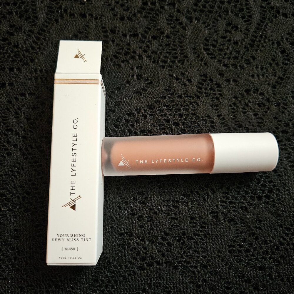 NIB The Lifestyle Co Nourishing Dewy Bliss Tint Blush/Lip (0.33 oz)